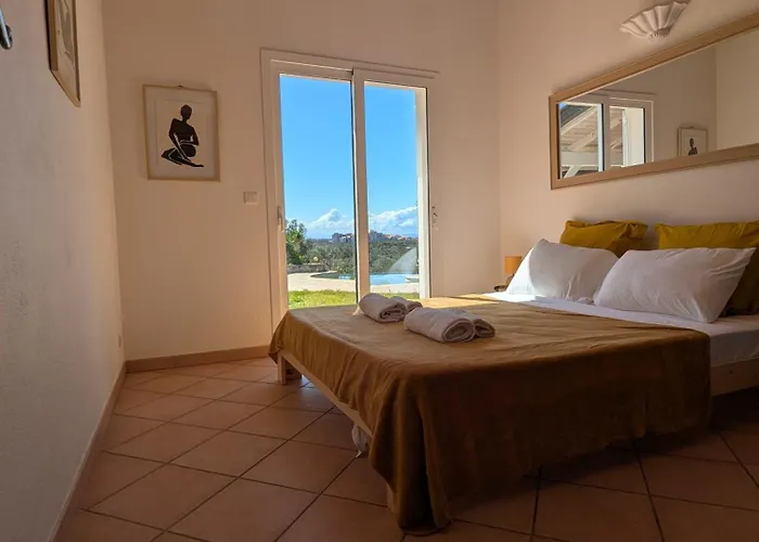 A Macchia, Piscine Et Vue Sur