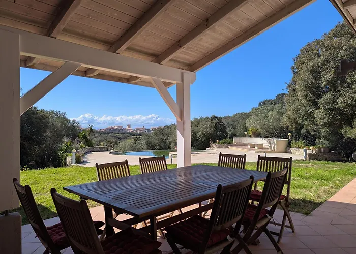 A Macchia, Piscine Et Vue Sur Villa *