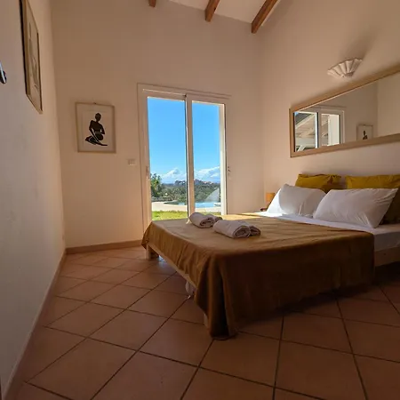 A Macchia, Piscine Et Vue Sur