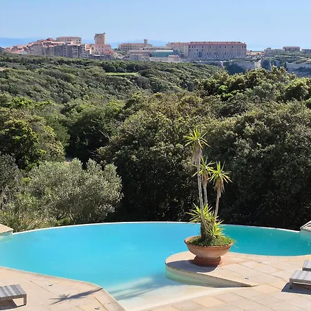 A Macchia, Piscine Et Vue Sur * Bonifacio (Corsica)
