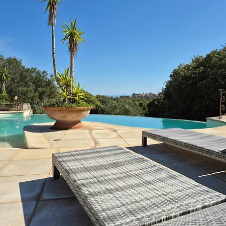 A Macchia, Piscine Et Vue Sur Bonifacio (Corsica)