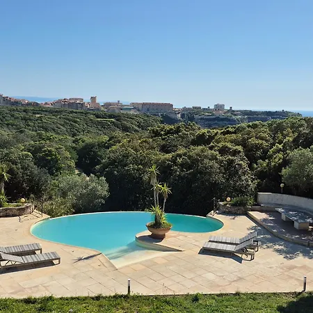 A Macchia, Piscine Et Vue Sur * Bonifacio (Corsica)