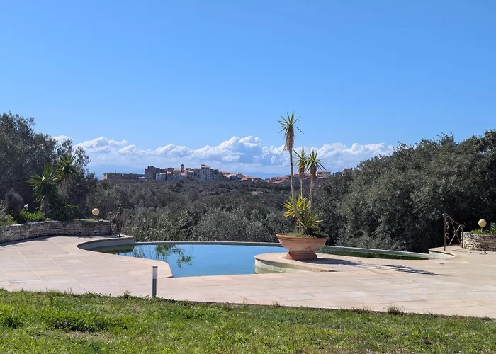 A Macchia, Piscine Et Vue Sur Villa *