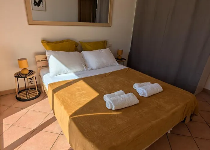 A Macchia, Piscine Et Vue Sur * Bonifacio (Corsica)