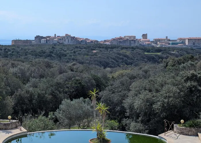 A Macchia, Piscine Et Vue Sur